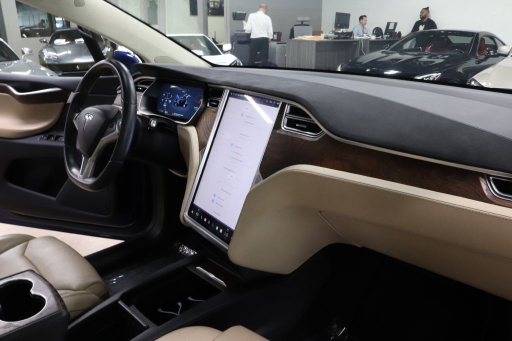 2018-Tesla-MODEL X-Discovery-Auto-Center-22