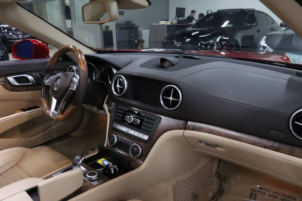 2017-Mercedes-Benz-SL-Class-Discovery-Auto-Center-17