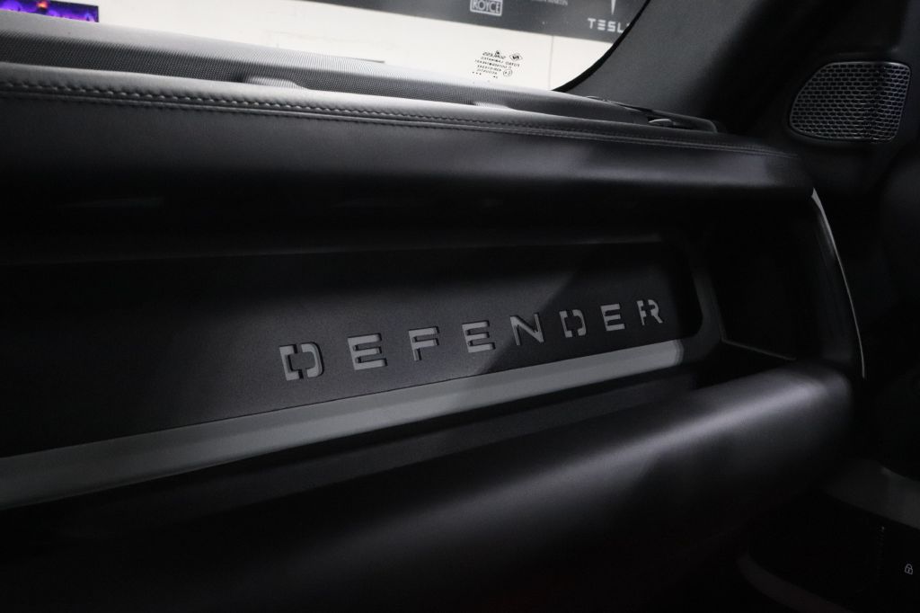 2023-Land Rover-DEFENDER-Discovery-Auto-Center-30