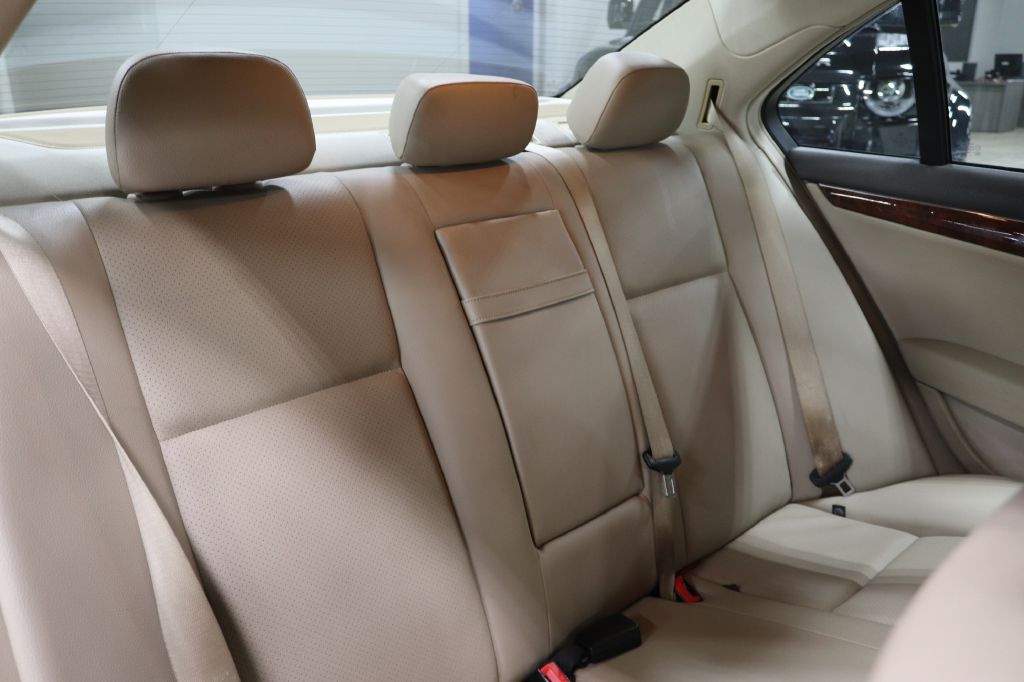 2011-Mercedes-Benz-C-CLASS-Discovery-Auto-Center-21
