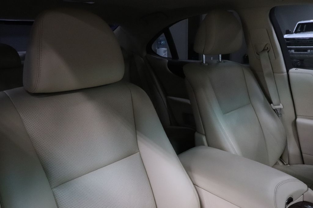 2012-Lexus-LS-Discovery-Auto-Center-21
