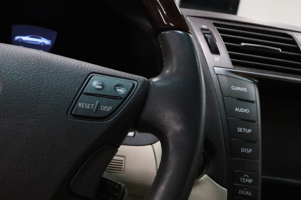 2012-Lexus-LS-Discovery-Auto-Center-24