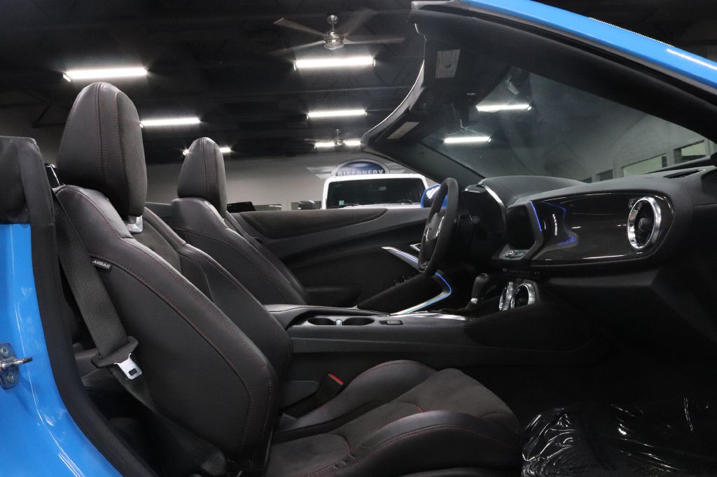 2023-Chevrolet-CAMARO-Discovery-Auto-Center-17