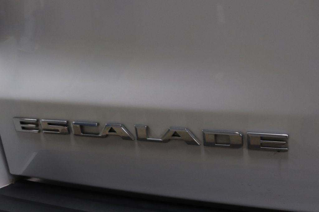 2017-Cadillac-ESCALADE-Discovery-Auto-Center-57