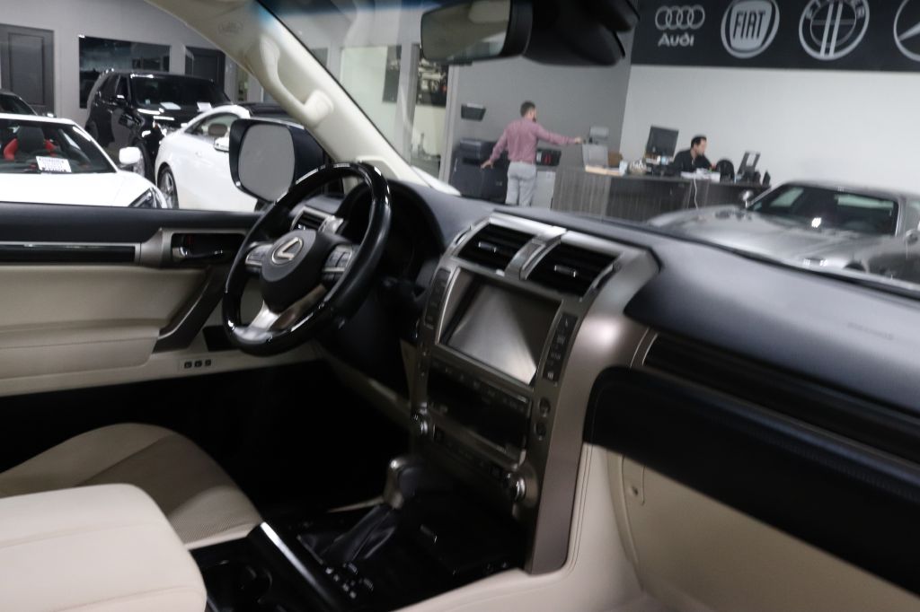 2022-Lexus-GX-Discovery-Auto-Center-26