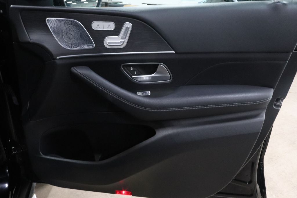 2022-Mercedes-Benz-GLE-Discovery-Auto-Center-17