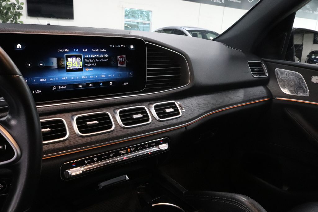 2022-Mercedes-Benz-GLE-Discovery-Auto-Center-25