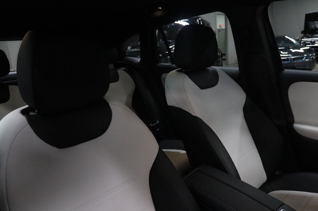2023-Mercedes-Benz-GLA-Discovery-Auto-Center-20