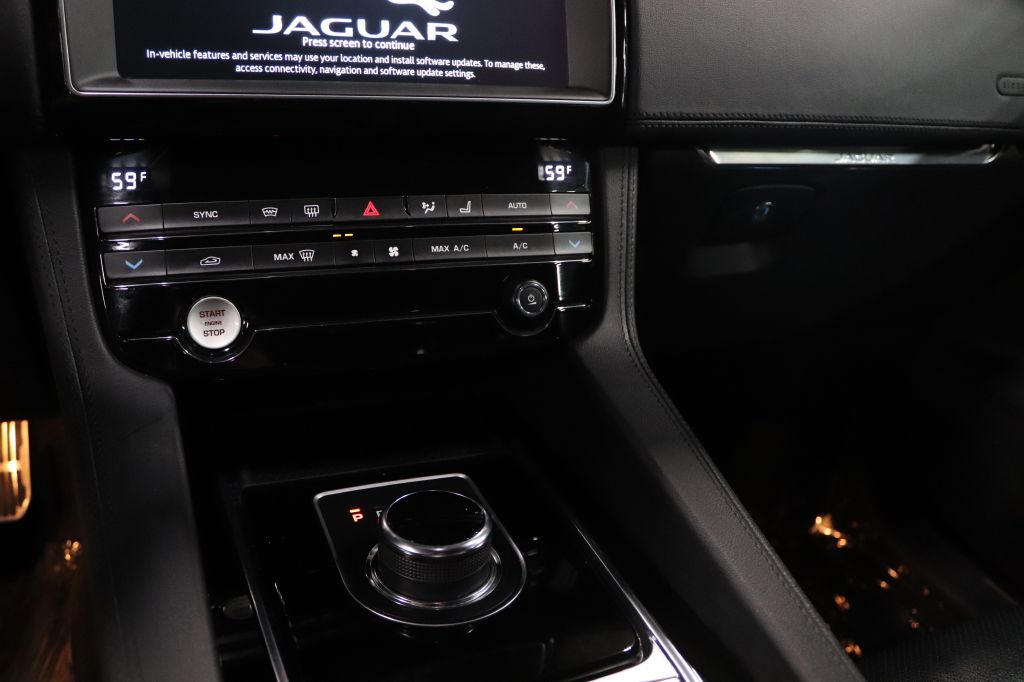 2020-Jaguar-F-PACE-Discovery-Auto-Center-25
