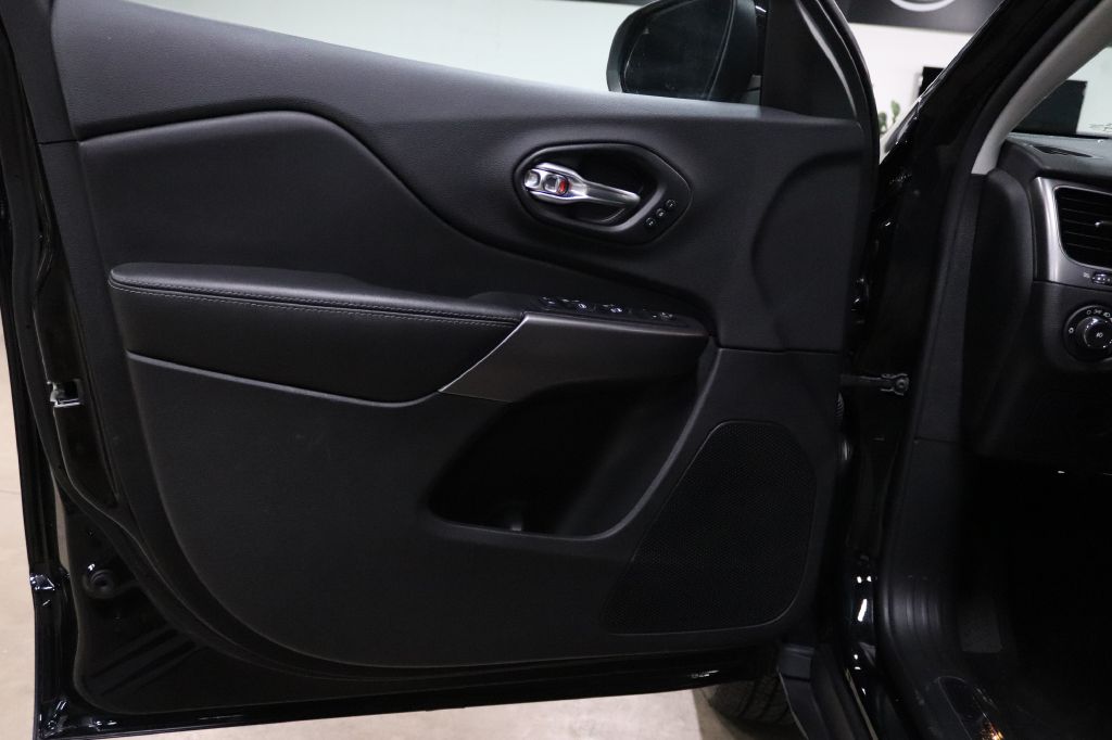 2020-Jeep-CHEROKEE-Discovery-Auto-Center-9