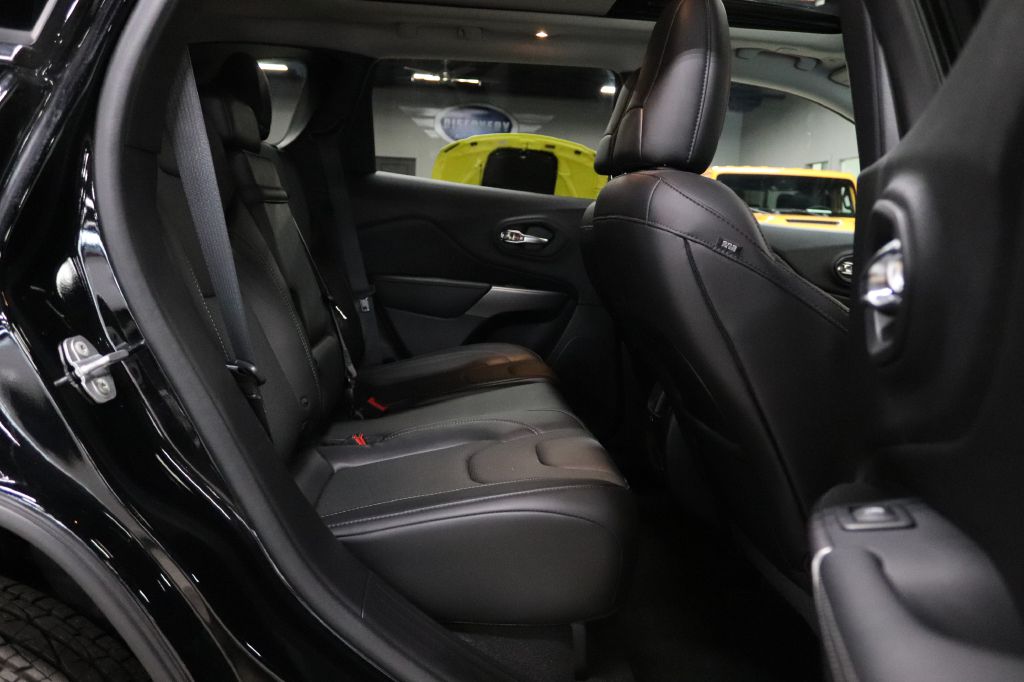 2020-Jeep-CHEROKEE-Discovery-Auto-Center-19