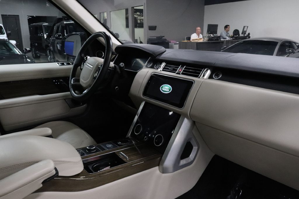 2019-Land Rover-RANGE ROVER-Discovery-Auto-Center-21
