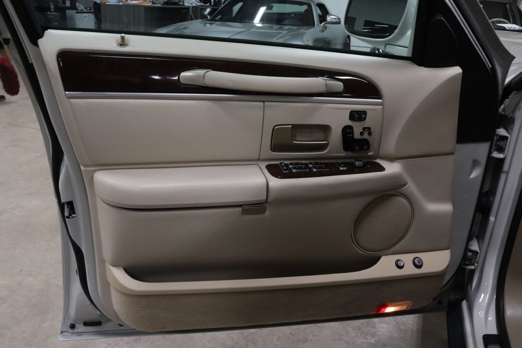 2007-Lincoln-TOWN-Discovery-Auto-Center-9
