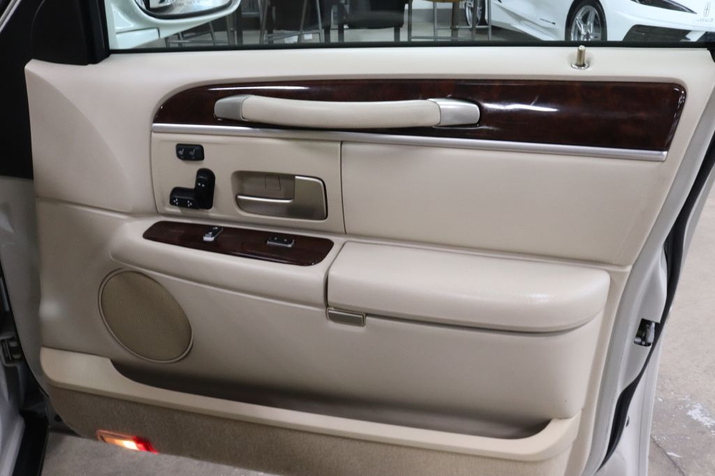 2007-Lincoln-TOWN-Discovery-Auto-Center-18