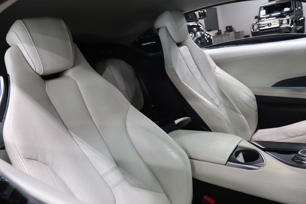 2017-BMW-I8-Discovery-Auto-Center-16