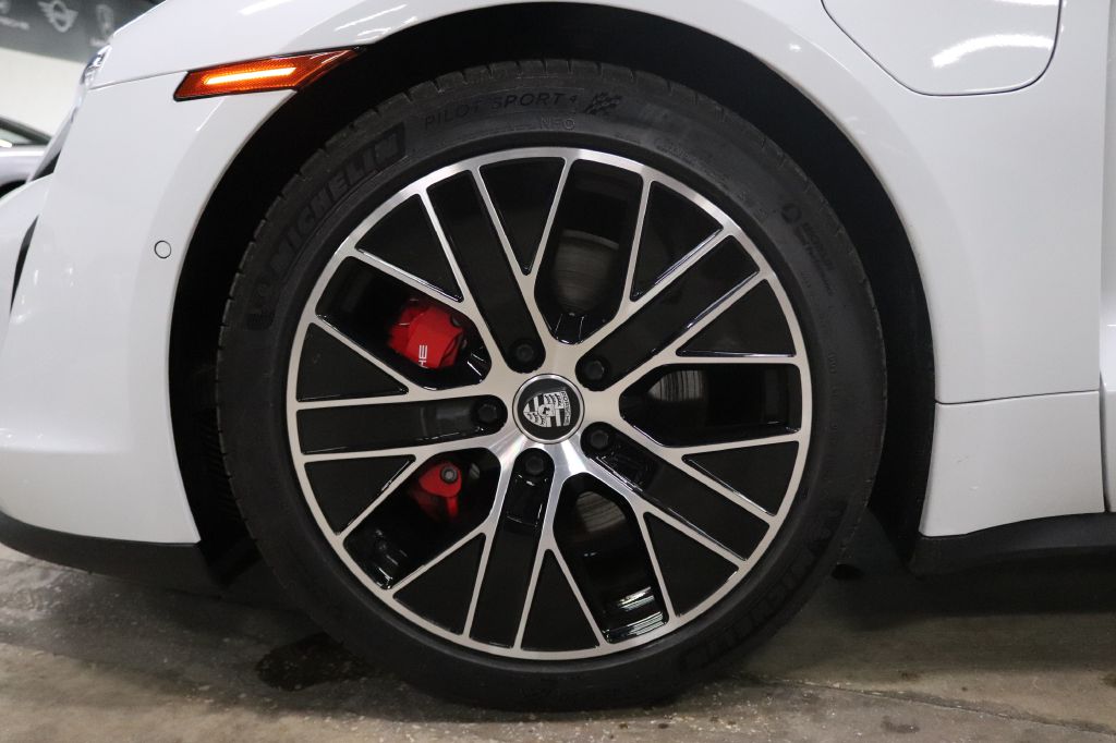 2021-Porsche-TAYCAN-Discovery-Auto-Center-32