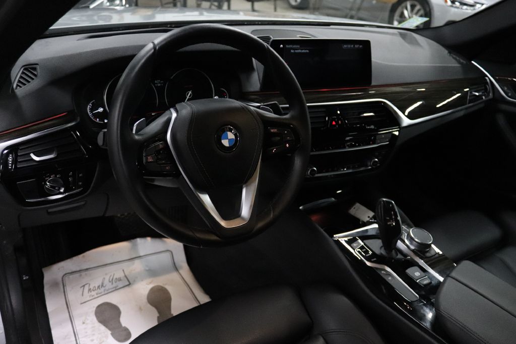 2020-BMW-530-Discovery-Auto-Center-12