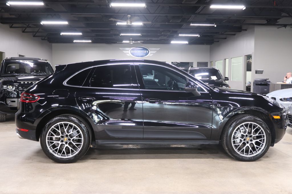 2017-Porsche-MACAN-Discovery-Auto-Center-6