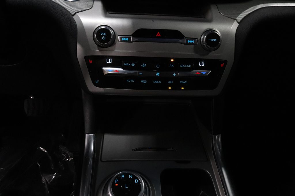 2022-Ford-EXPLORER-Discovery-Auto-Center-28