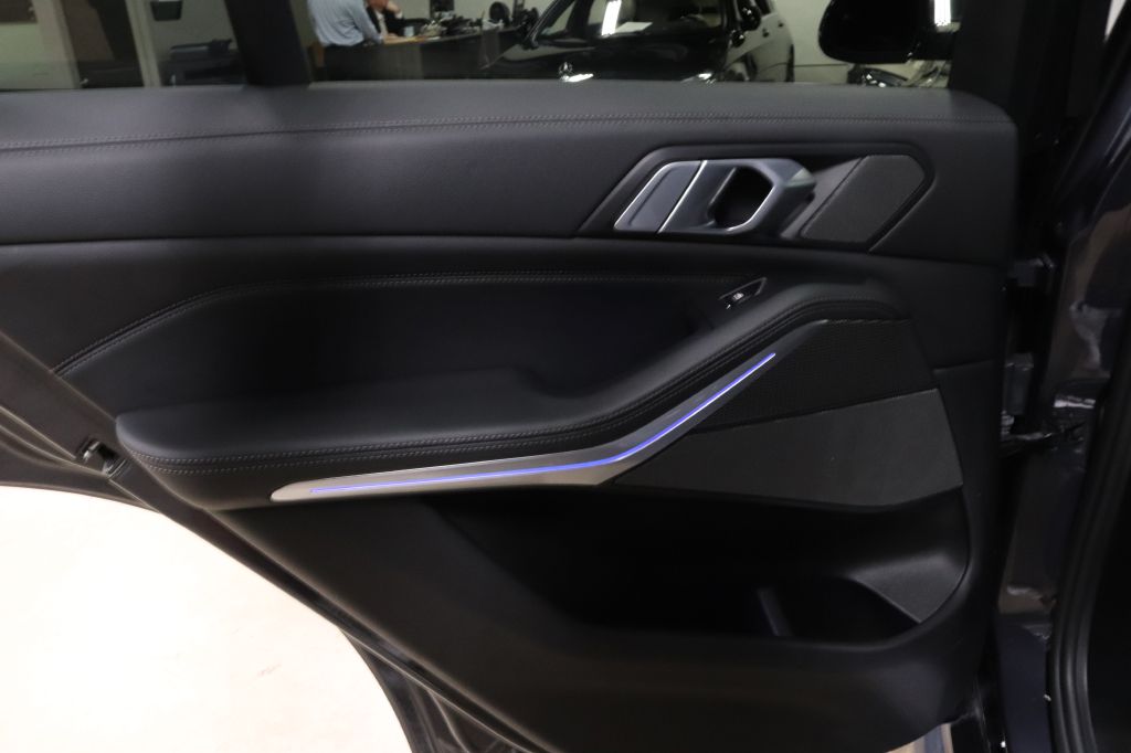 2021-BMW-X5 MSPORT-Discovery-Auto-Center-12