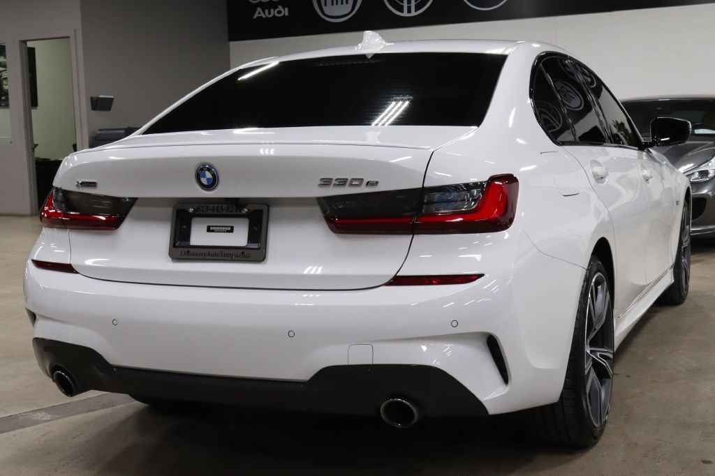 2023-BMW-330XE-Discovery-Auto-Center-5