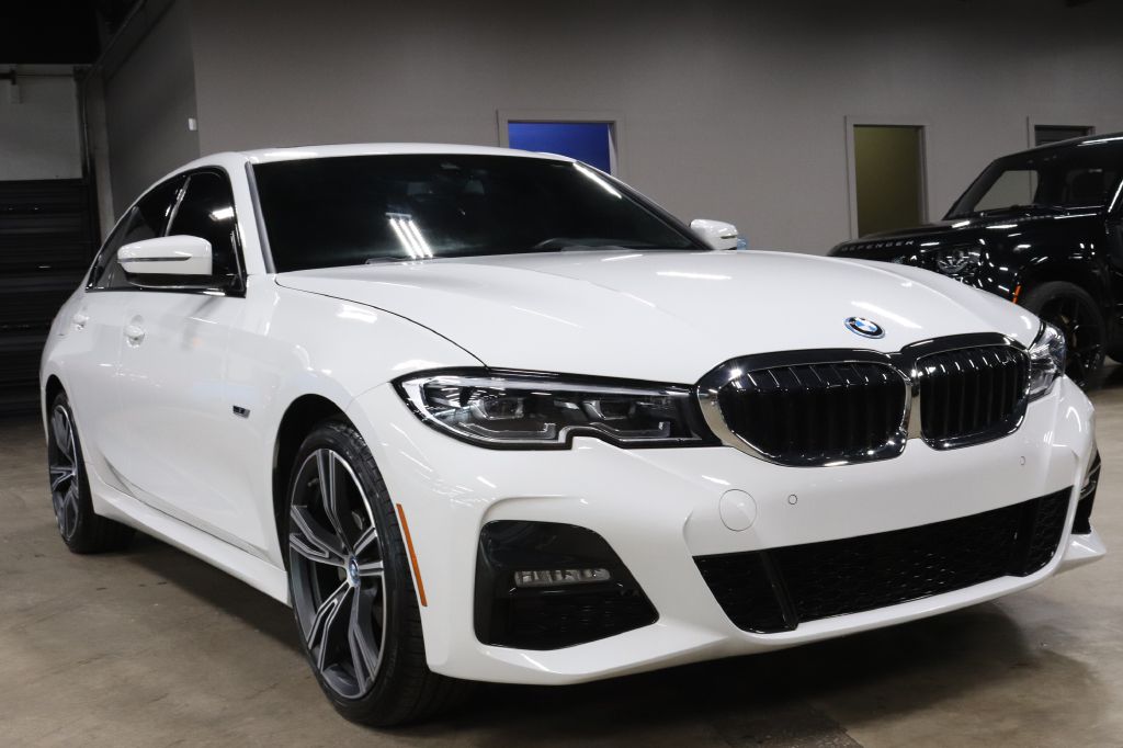 2023-BMW-330XE-Discovery-Auto-Center-7