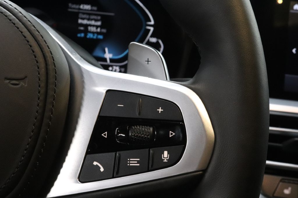 2023-BMW-330XE-Discovery-Auto-Center-24