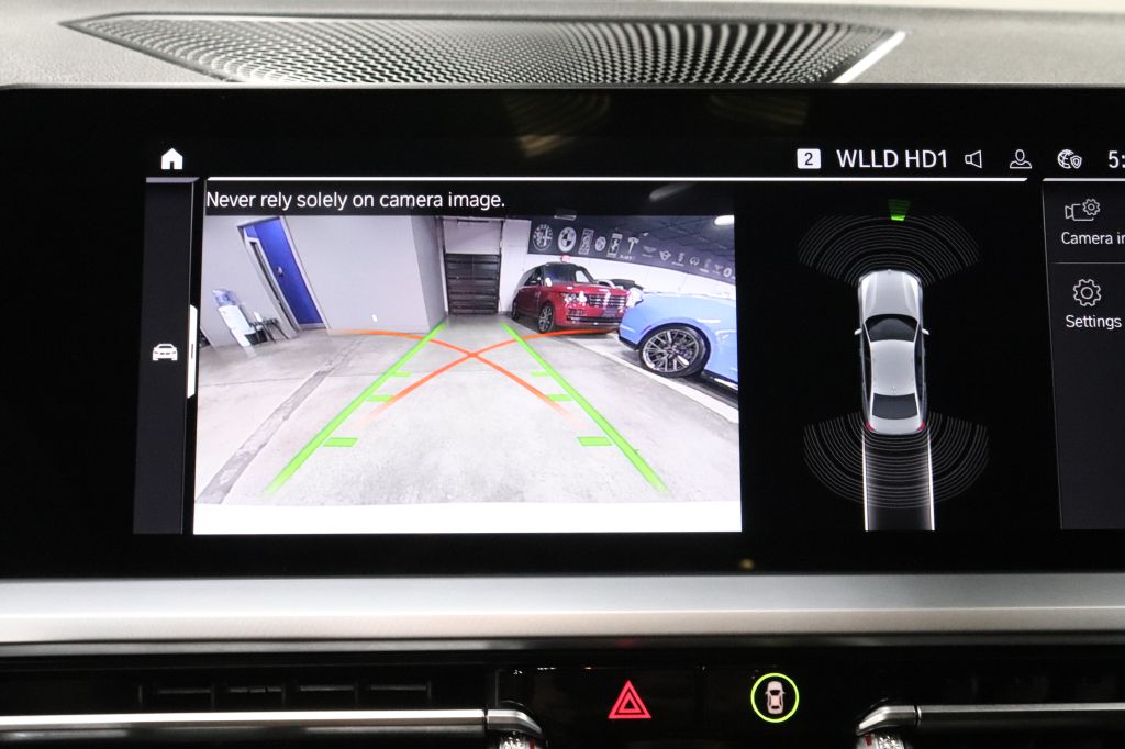 2023-BMW-330XE-Discovery-Auto-Center-28
