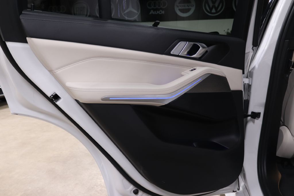 2023-BMW-X5-Discovery-Auto-Center-15