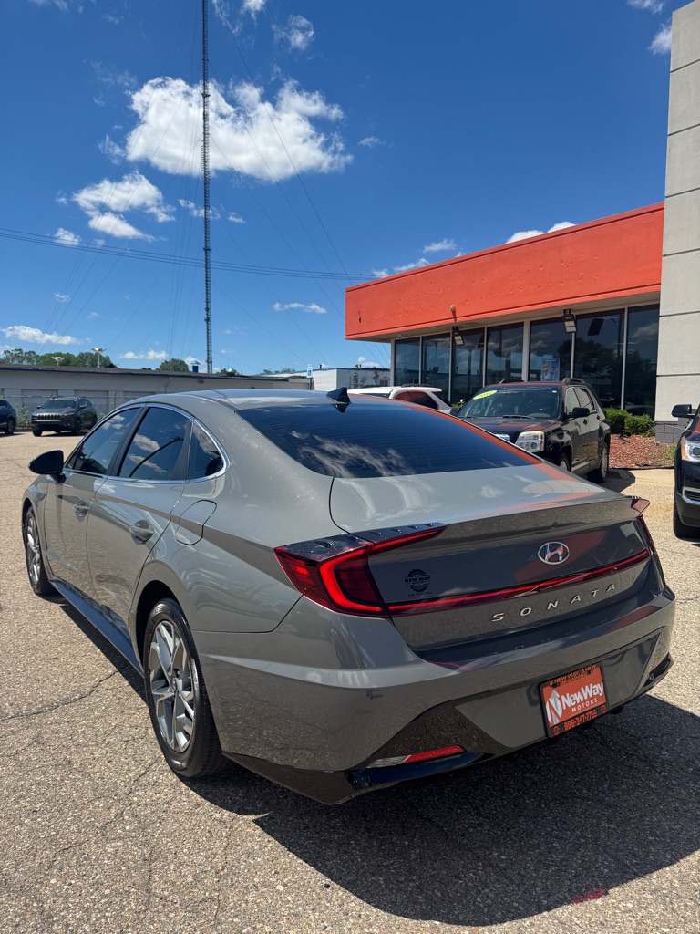 Photo 9 of this HYUNDAI SONATA