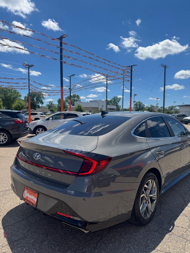 Photo 7 of this HYUNDAI SONATA