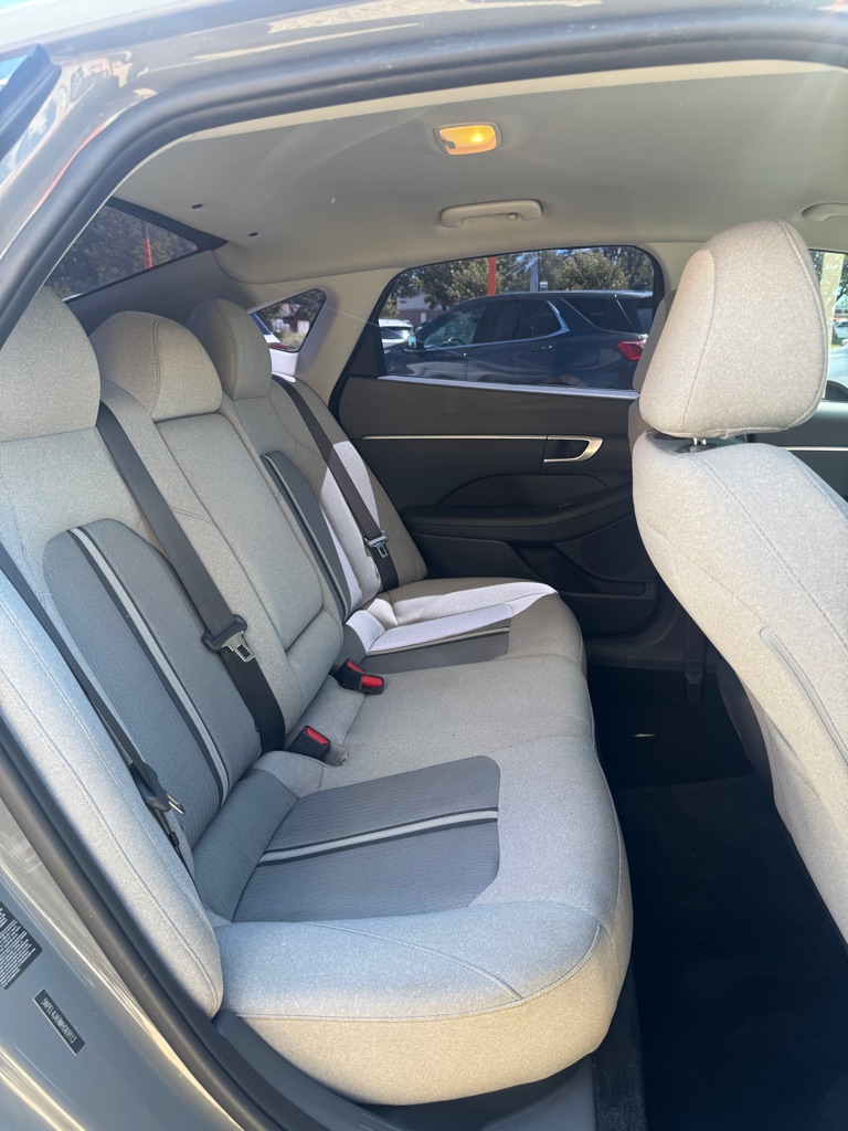 Photo 15 of this HYUNDAI SONATA