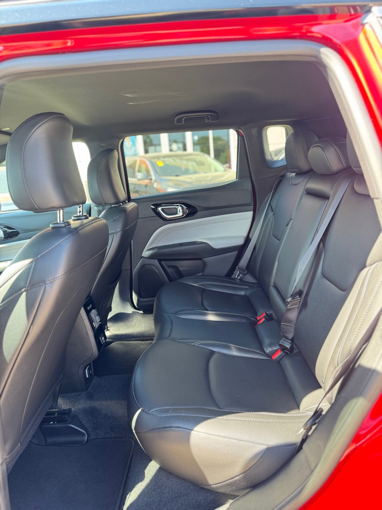 Photo 18 of this JEEP COMPASS