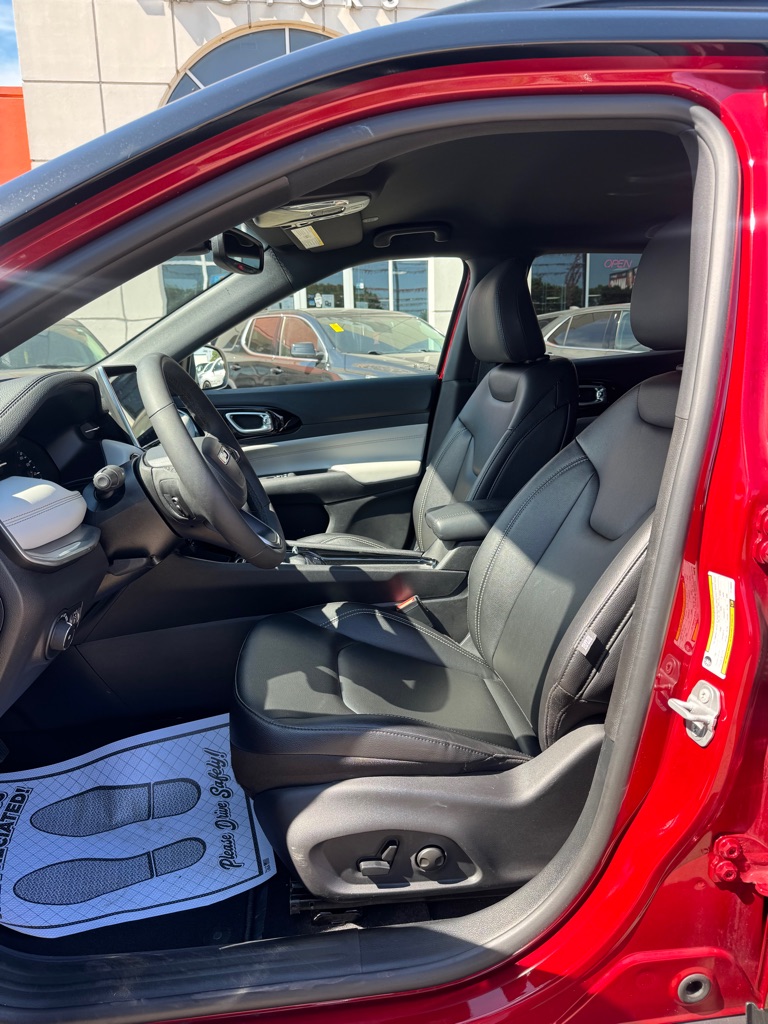 Photo 10 of this JEEP COMPASS