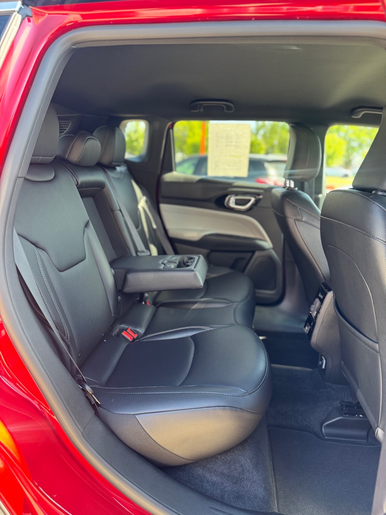Photo 16 of this JEEP COMPASS