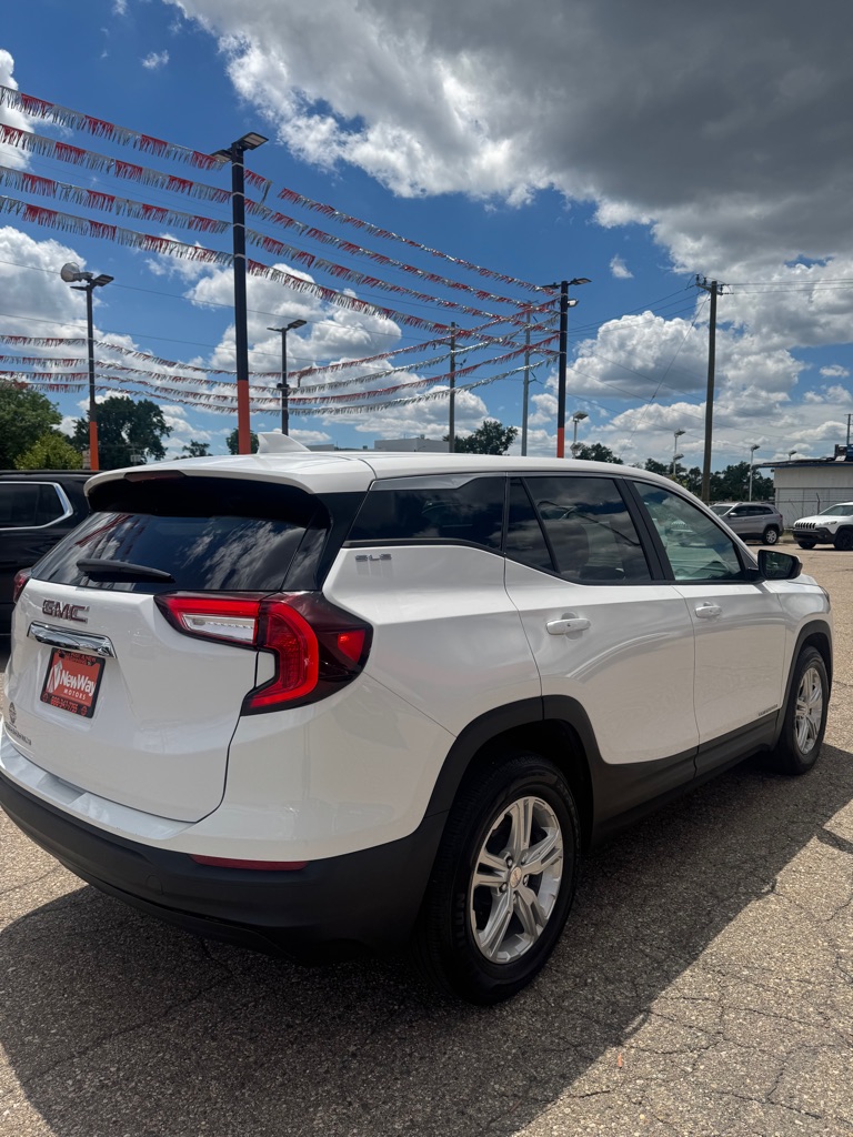 Photo 7 of this GMC TERRAIN