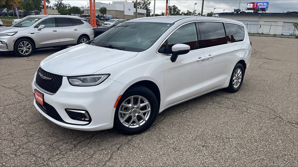 Photo 5 of this CHRYSLER PACIFICA