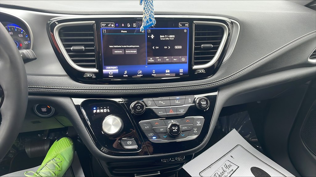 Photo 21 of this CHRYSLER PACIFICA