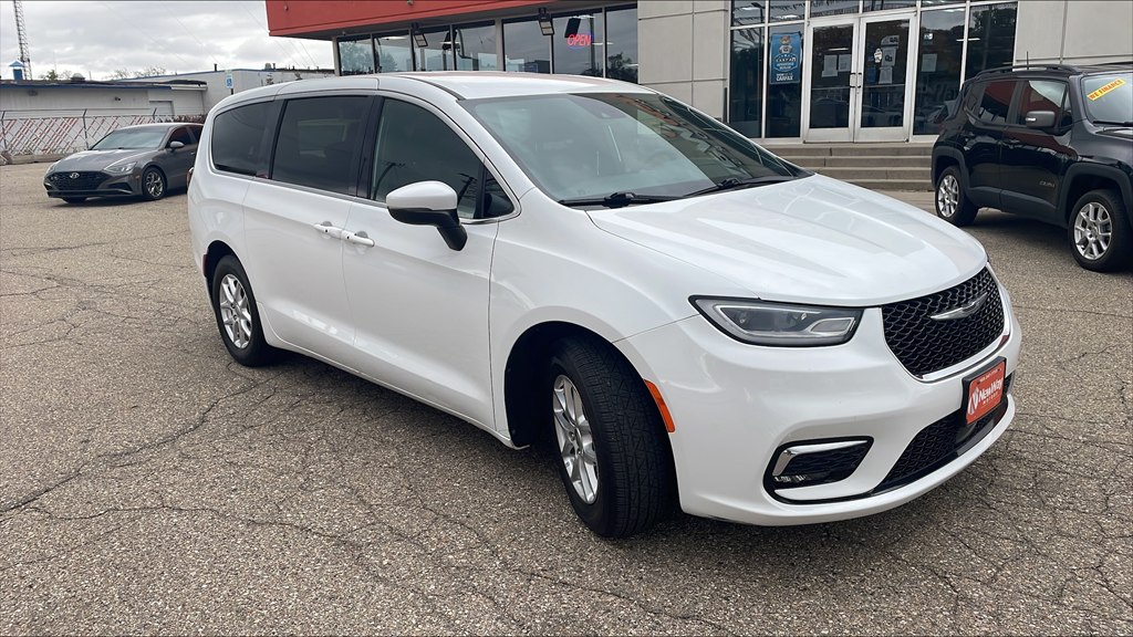 Photo 10 of this CHRYSLER PACIFICA