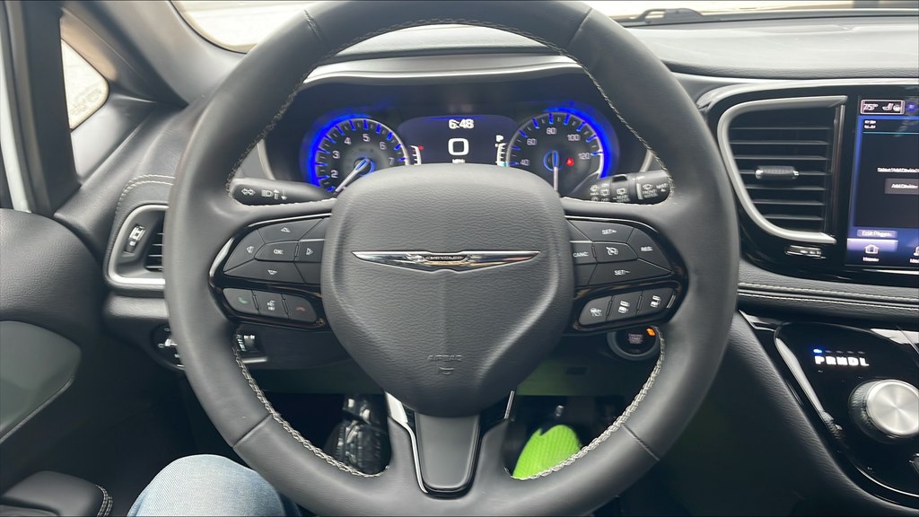 Photo 12 of this CHRYSLER PACIFICA
