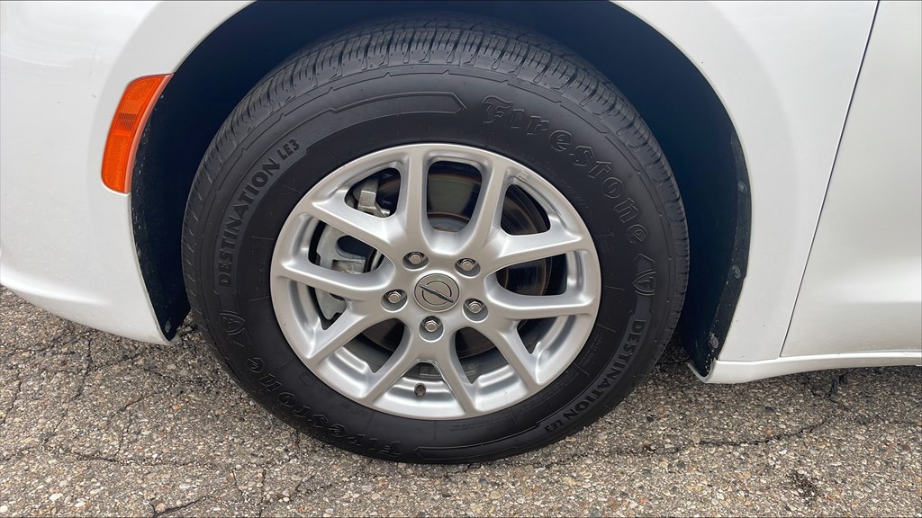Photo 25 of this CHRYSLER PACIFICA