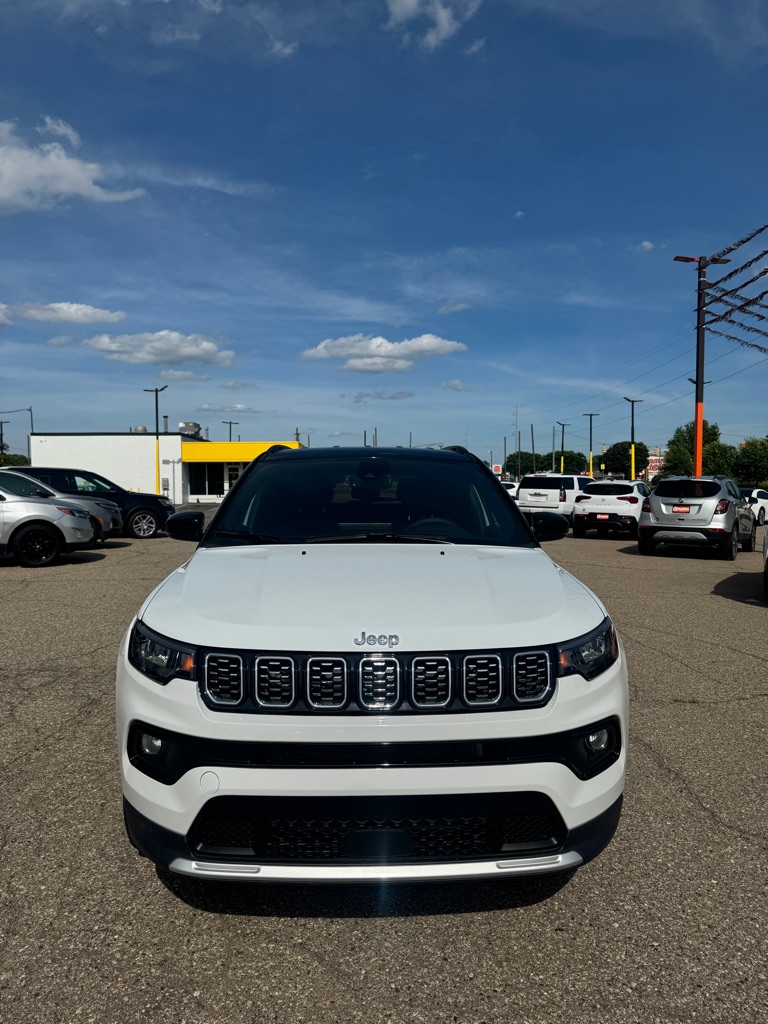 Photo 4 of this JEEP COMPASS