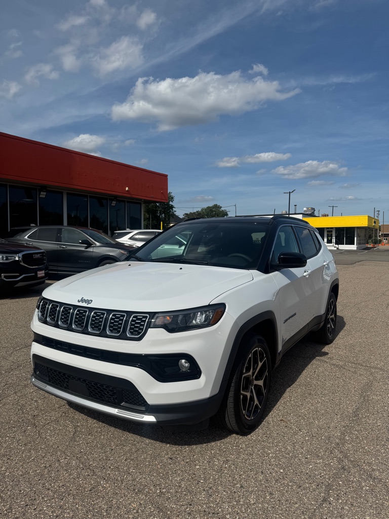 Photo 3 of this JEEP COMPASS