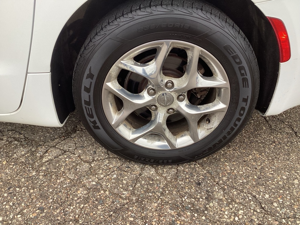 Photo 21 of this CHRYSLER PACIFICA