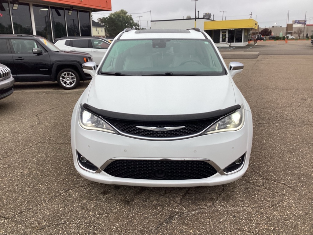 Photo 4 of this CHRYSLER PACIFICA