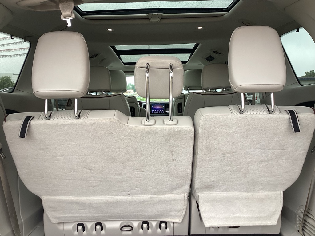 Photo 19 of this CHRYSLER PACIFICA