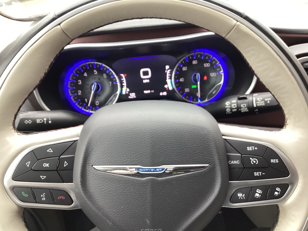 Photo 18 of this CHRYSLER PACIFICA