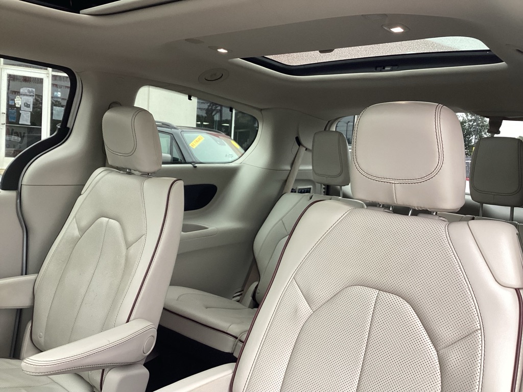 Photo 12 of this CHRYSLER PACIFICA