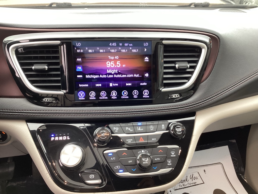 Photo 16 of this CHRYSLER PACIFICA