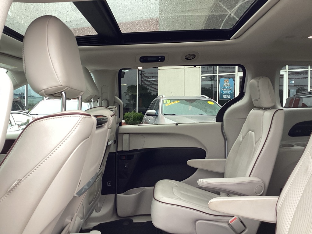 Photo 13 of this CHRYSLER PACIFICA